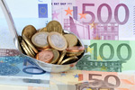 Euroscheine und Münzen